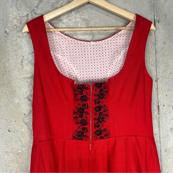 Vintage German brethren style fit flare sleeveless red black dress large - Picture 5 of 7